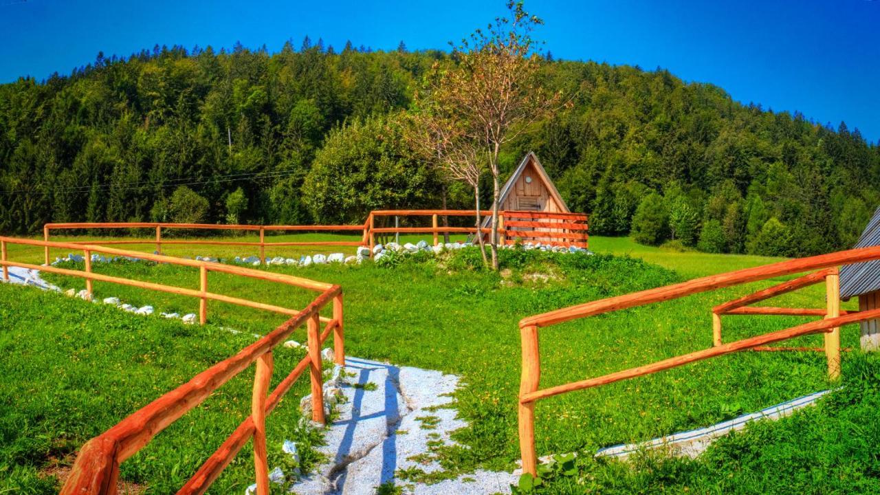 Glamping Vrhovc Hotell Zelezniki Exteriör bild