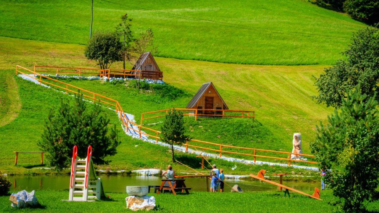 Glamping Vrhovc Hotell Zelezniki Exteriör bild