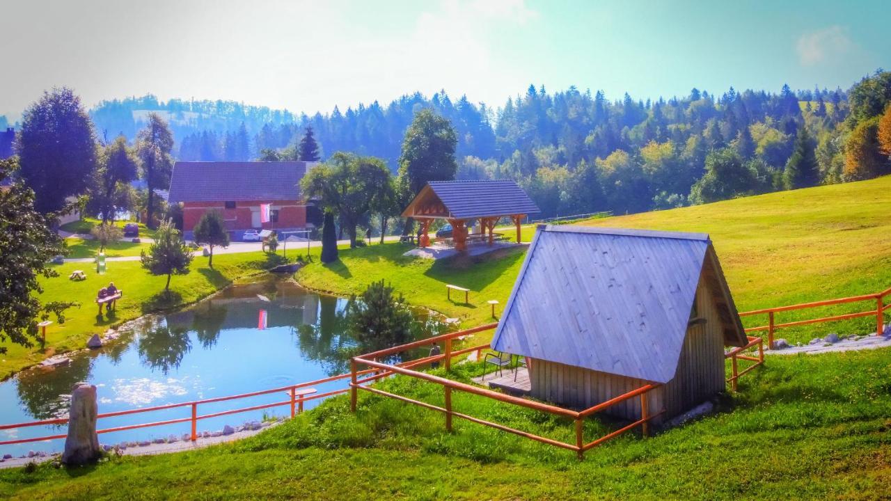 Glamping Vrhovc Hotell Zelezniki Exteriör bild