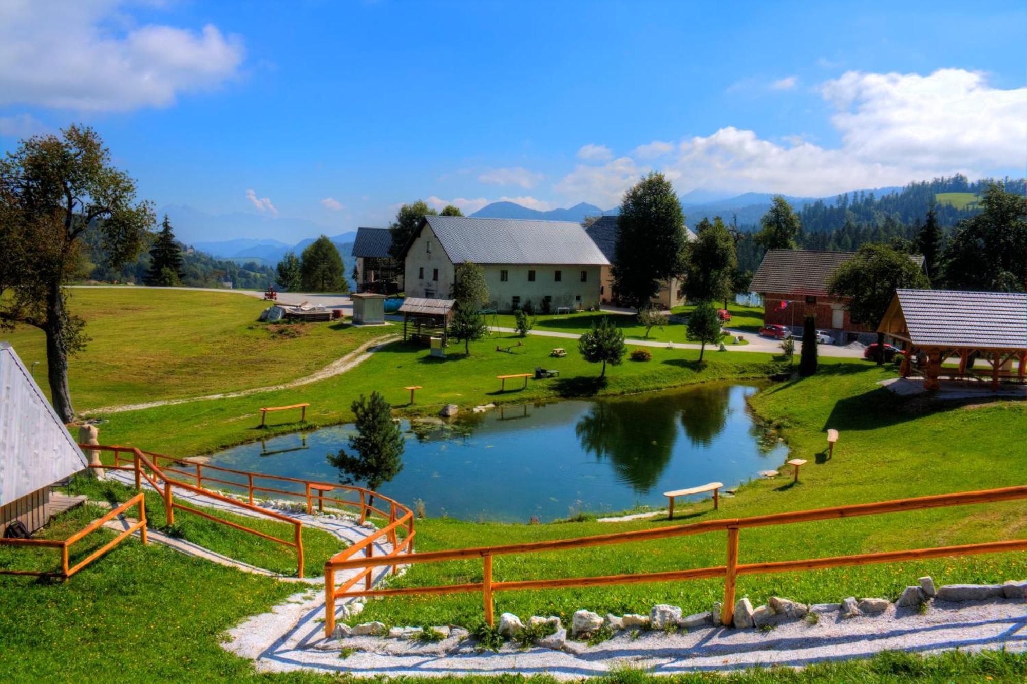 Glamping Vrhovc Hotell Zelezniki Exteriör bild