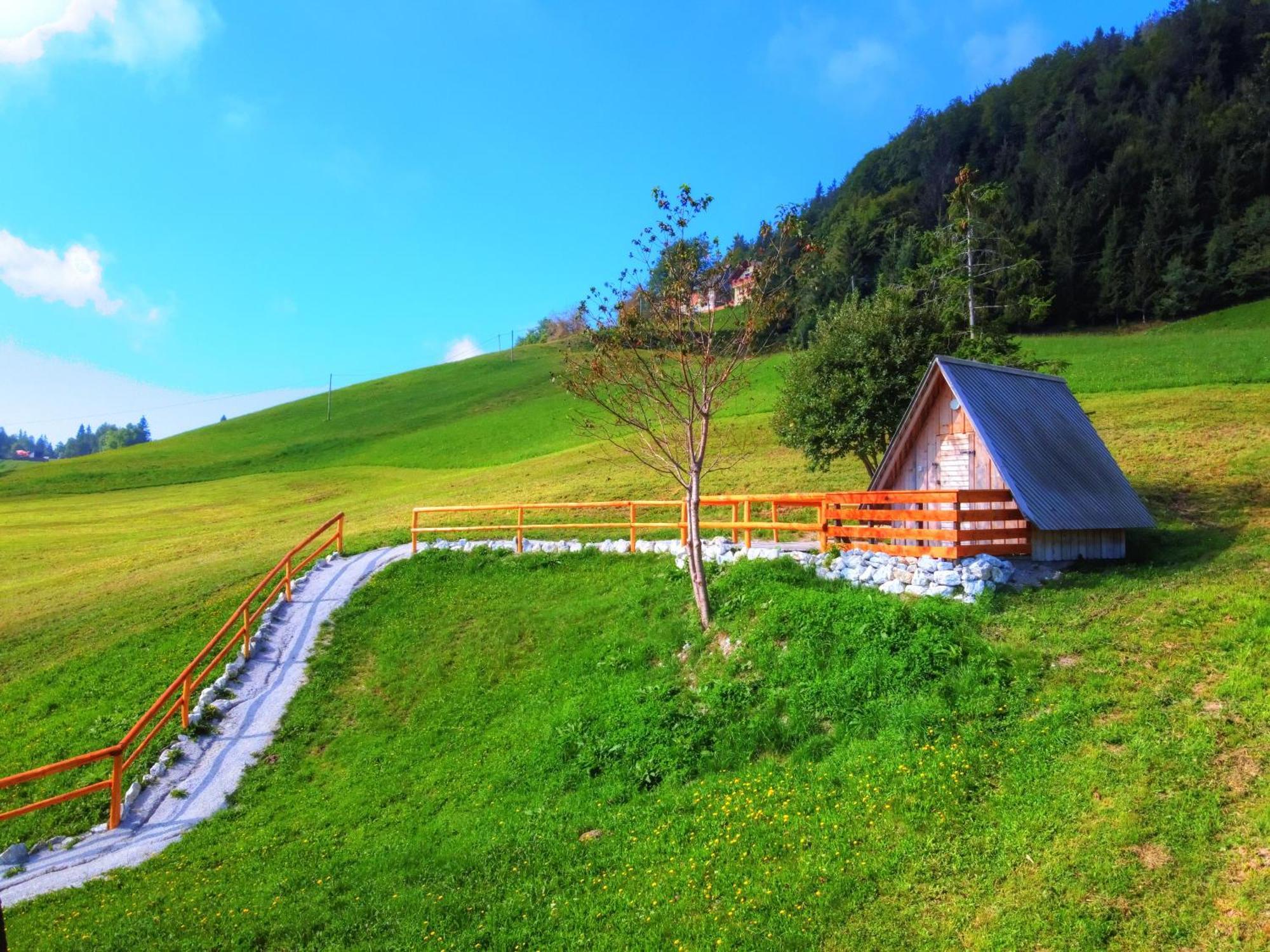 Glamping Vrhovc Hotell Zelezniki Exteriör bild